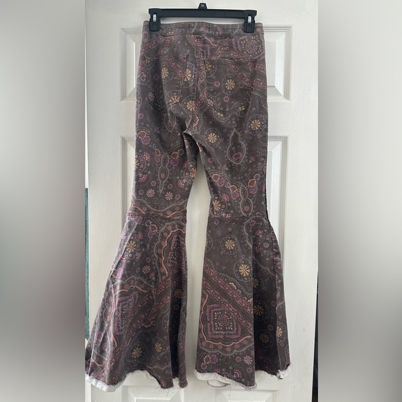 We The Free Just Float On Printed Flare Jeans “Chocolate Combo” size 27 - Picture 4 of 4